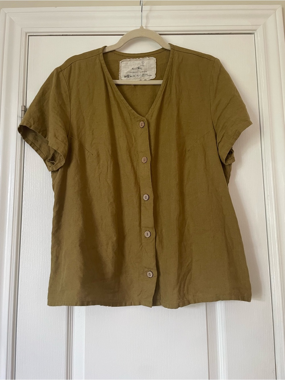 notPERFECTLINEN Olive Getty with Buttons Short Sleeve